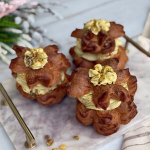 Ptysie z kremem pistacjowym i malinami XXL – 6 szt.