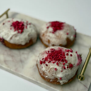 Wegański box pączków z nadzieniem malina – róża 6 szt.