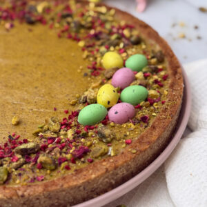 Wielkanocny keto mazurek pistacjowy