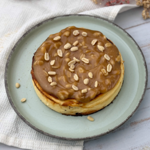 Sernik baskijski ze słonym karmelem